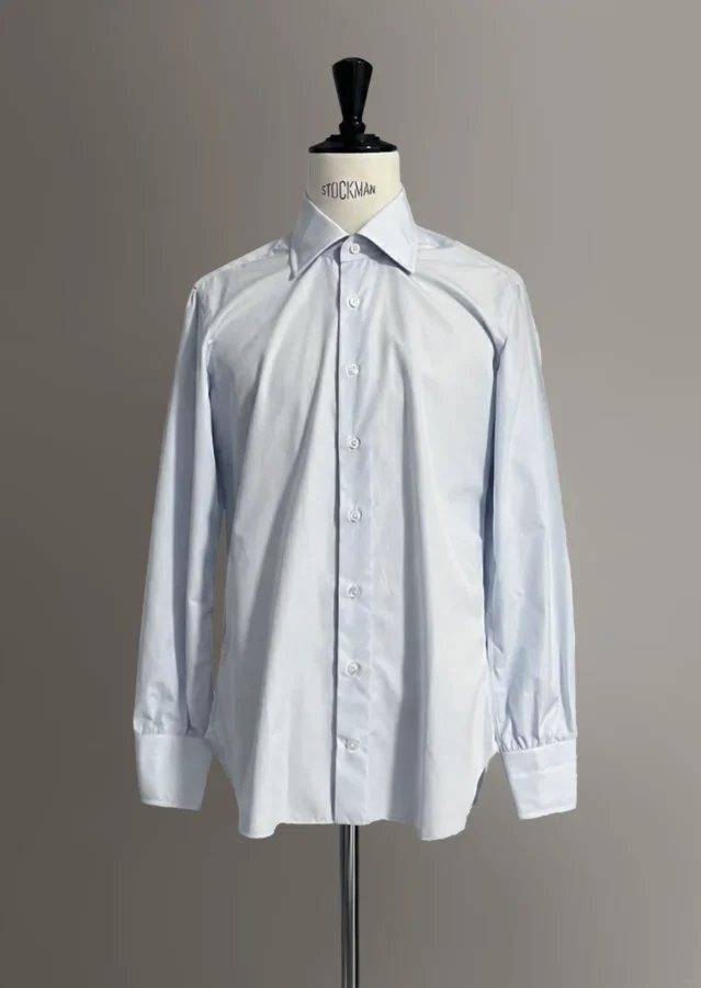私物のリングヂャケットナポリのドレスシャツ、全体画像。色はライトブルー。