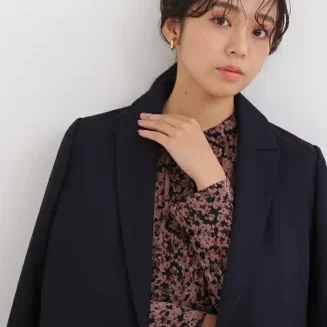 fy9841 03 1 e1665589882462 - 【2023年最新】今、流行りのレディース服をプロが解説！トレンドファッションは？【20～40代】