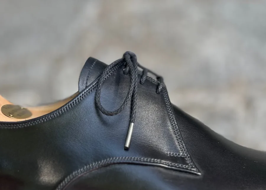 VASS London 3-eyelet Fの細かなダブルステッチ(著者私物)