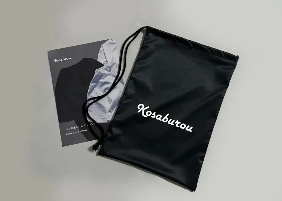 コサブロウTシャツに付属する専用袋とカタログ
