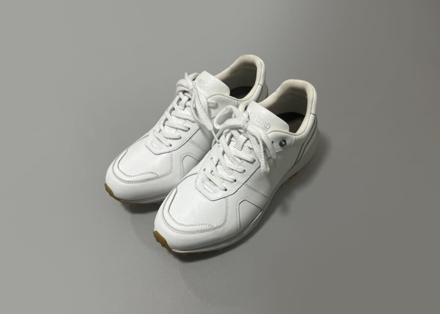 AS A BIRDの白いTravel Sneakers Vancouver2の実物