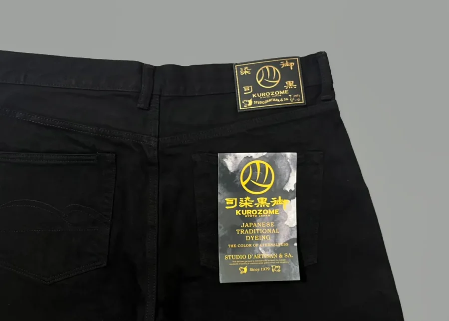 ステュディオ・ダ・ルチザン「京黒紋付染ジーンズ」のバックポケットとウエスト(著者私物)